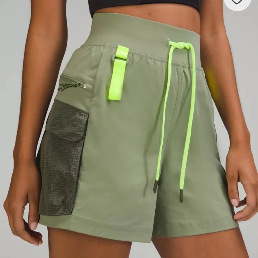 Lululemon Multi-Pocket Cargo High-Rise Hiking Short 5" size 10 - Picture 9 of 13
